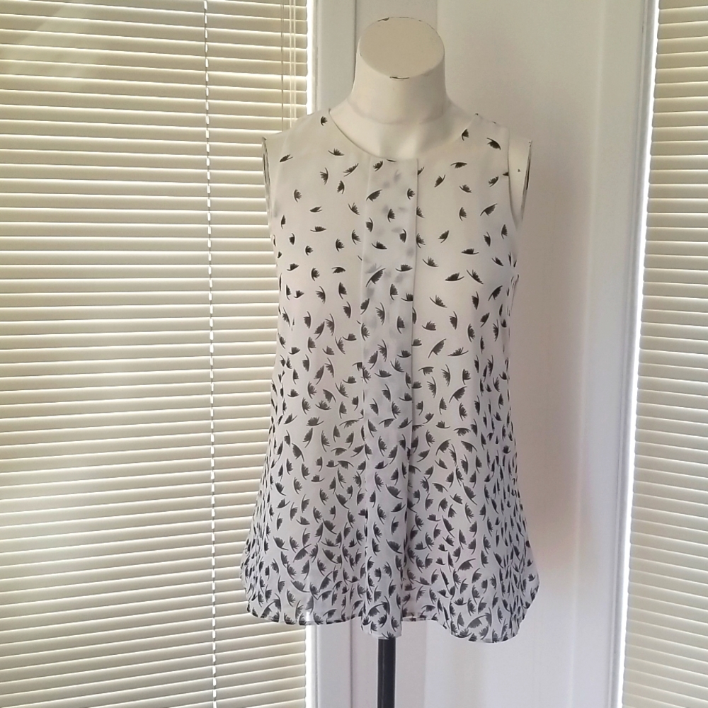 RW & CO Feather Print Crepe Sleeveless Blouse